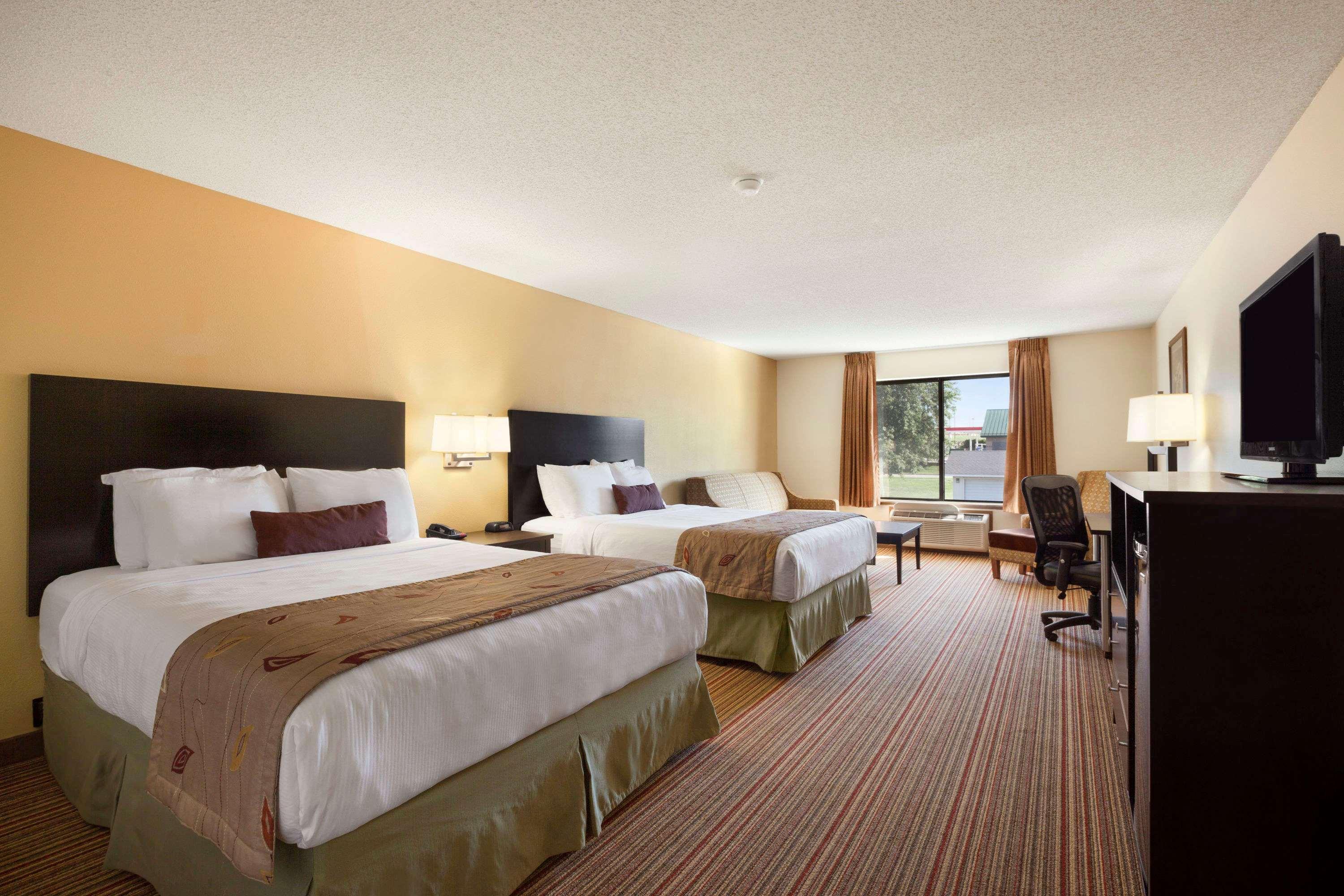 Отель Ramada By Wyndham Wisconsin Dells I-90 Экстерьер фото