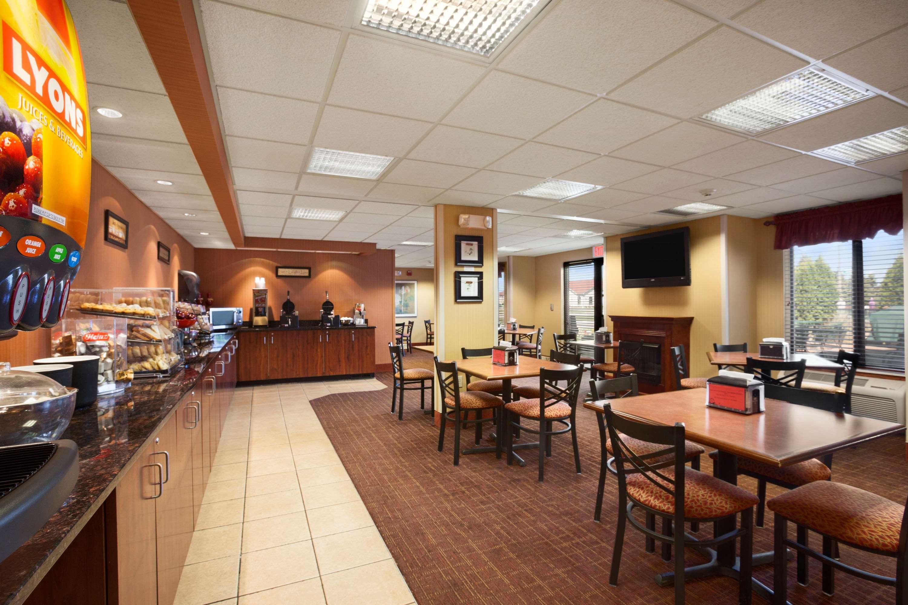 Отель Ramada By Wyndham Wisconsin Dells I-90 Экстерьер фото