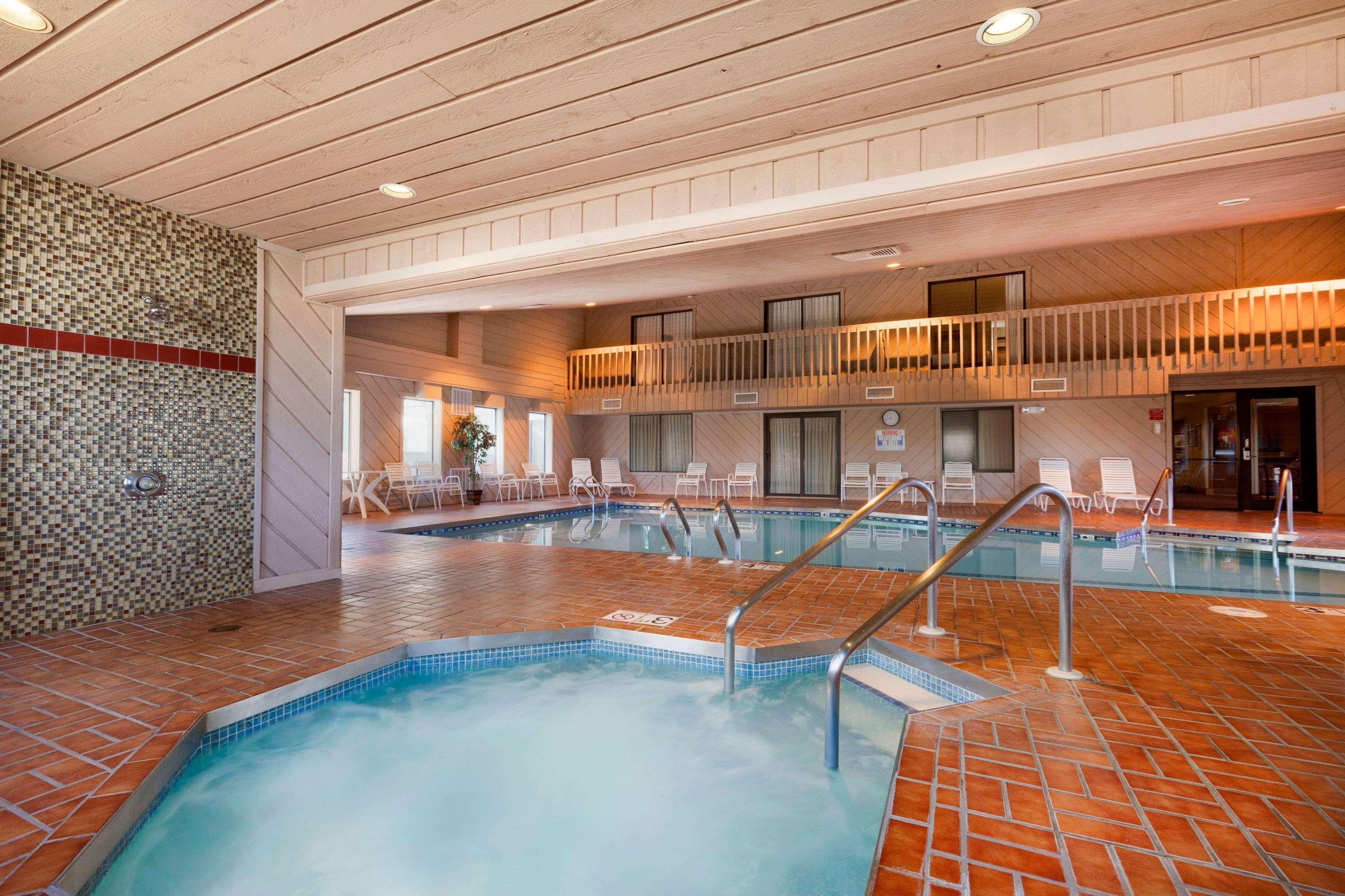 Отель Ramada By Wyndham Wisconsin Dells I-90 Экстерьер фото