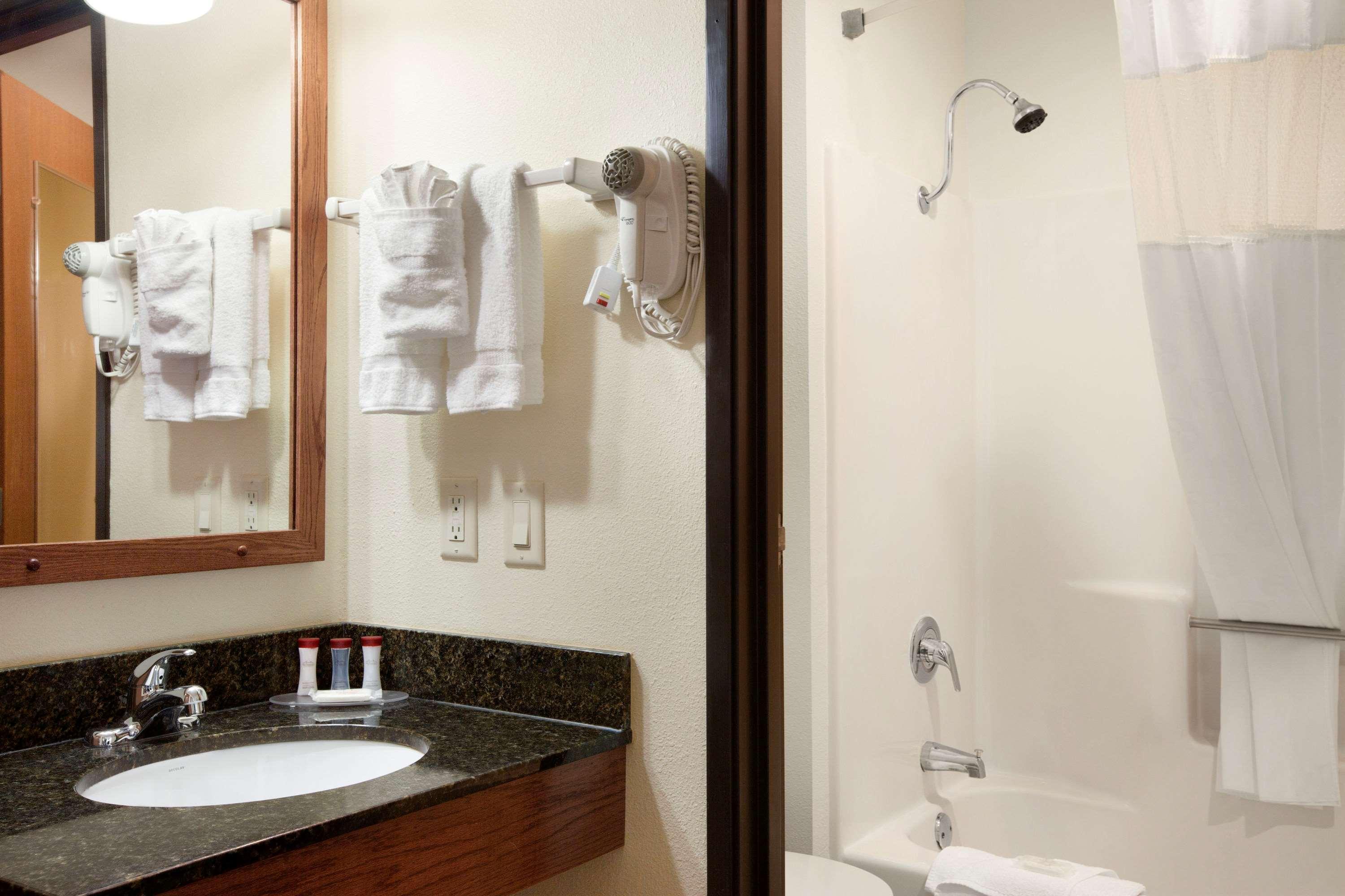 Отель Ramada By Wyndham Wisconsin Dells I-90 Экстерьер фото