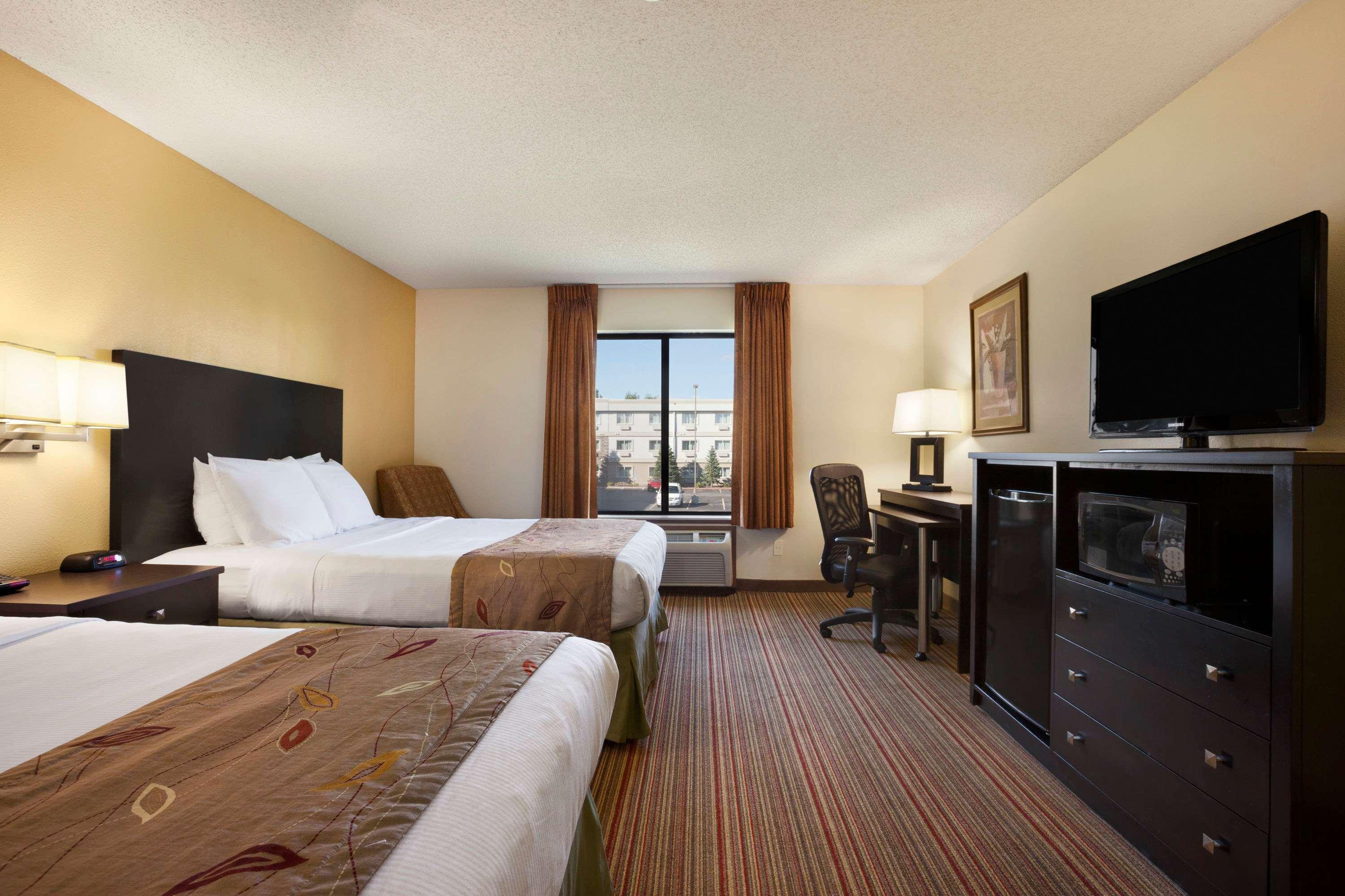 Отель Ramada By Wyndham Wisconsin Dells I-90 Экстерьер фото