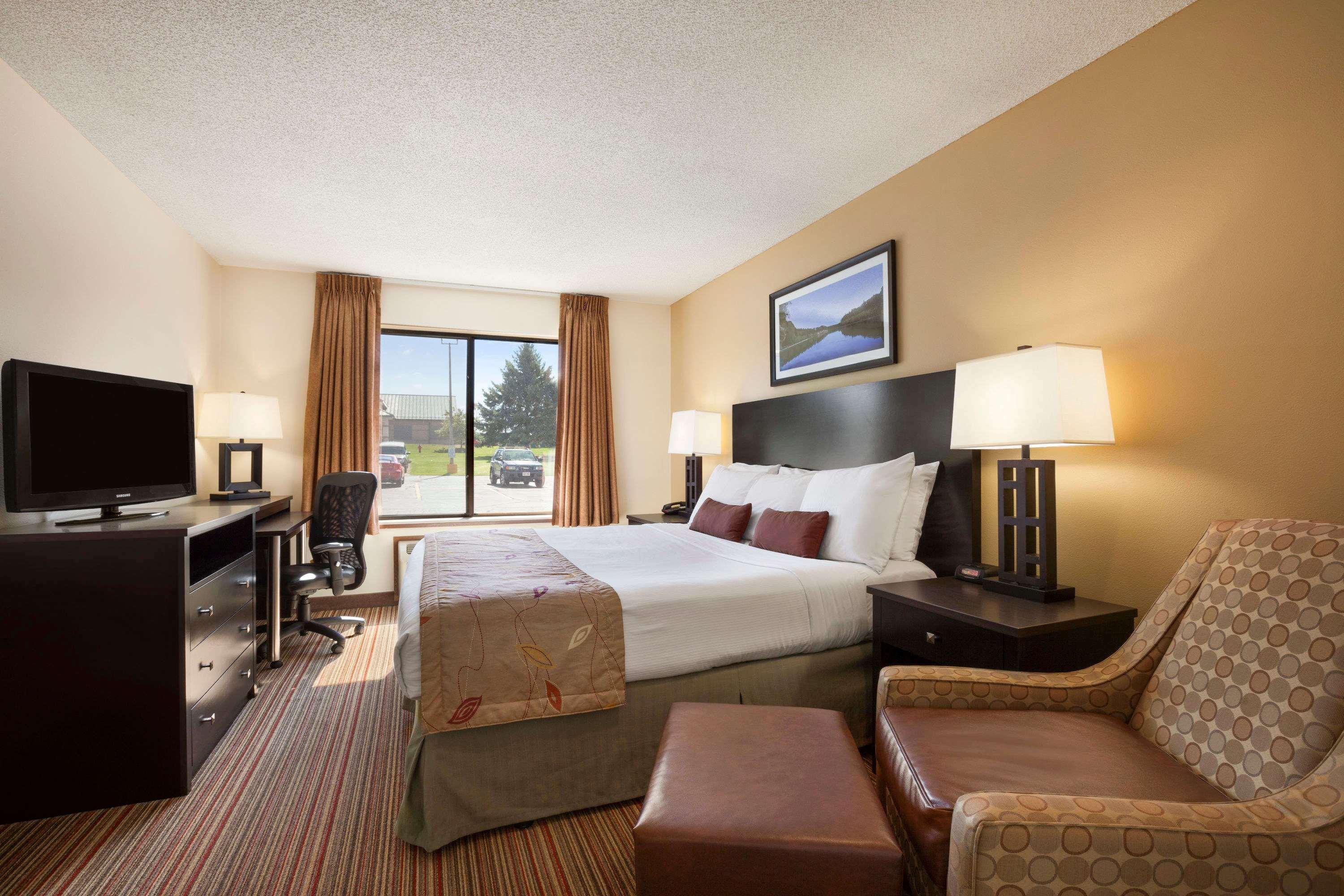 Отель Ramada By Wyndham Wisconsin Dells I-90 Экстерьер фото