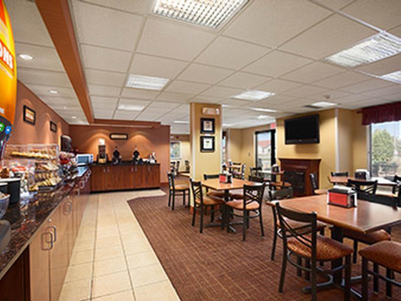 Отель Ramada By Wyndham Wisconsin Dells I-90 Экстерьер фото