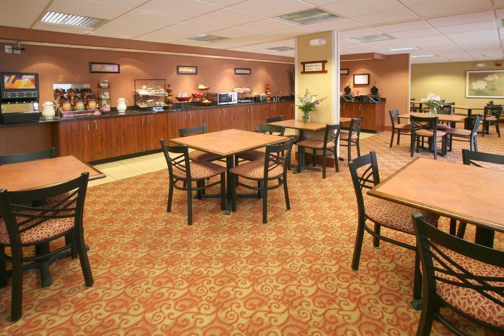 Отель Ramada By Wyndham Wisconsin Dells I-90 Экстерьер фото