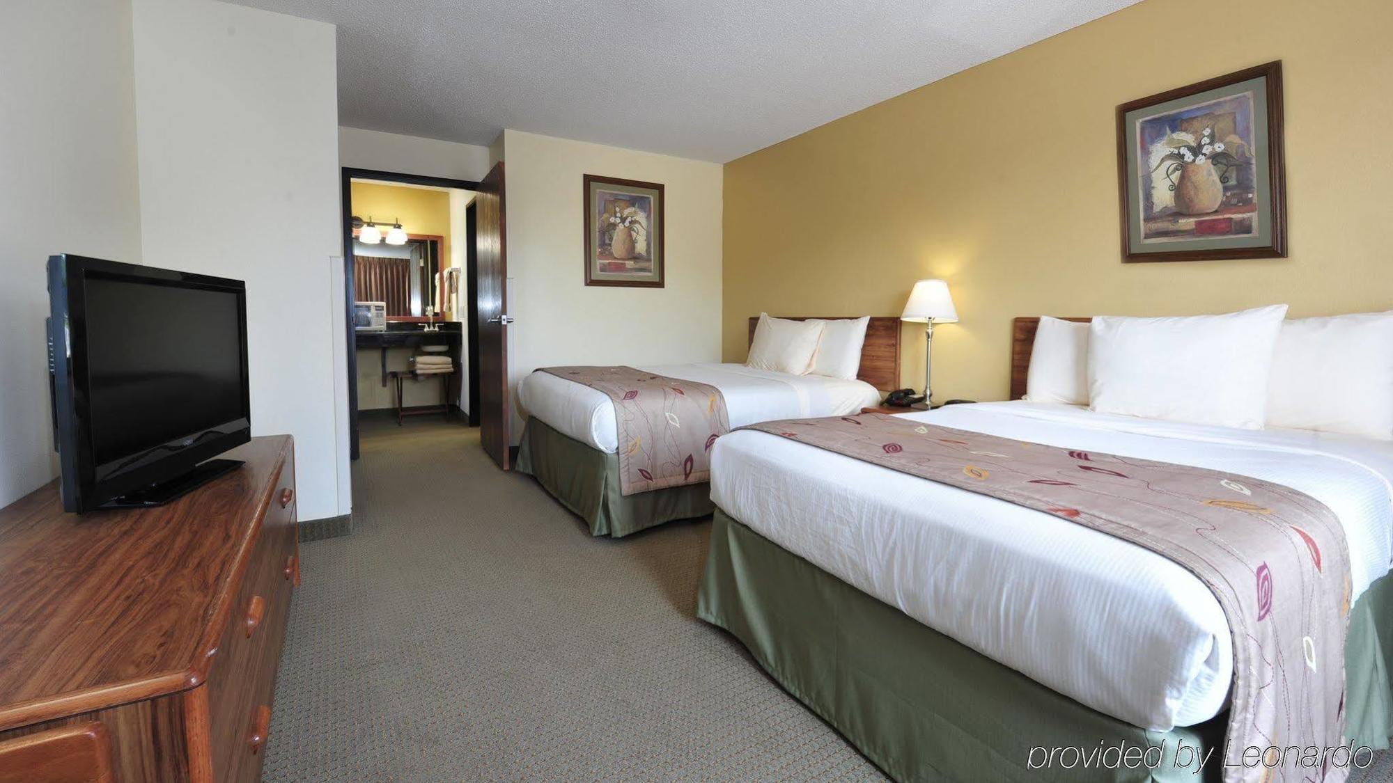 Отель Ramada By Wyndham Wisconsin Dells I-90 Экстерьер фото