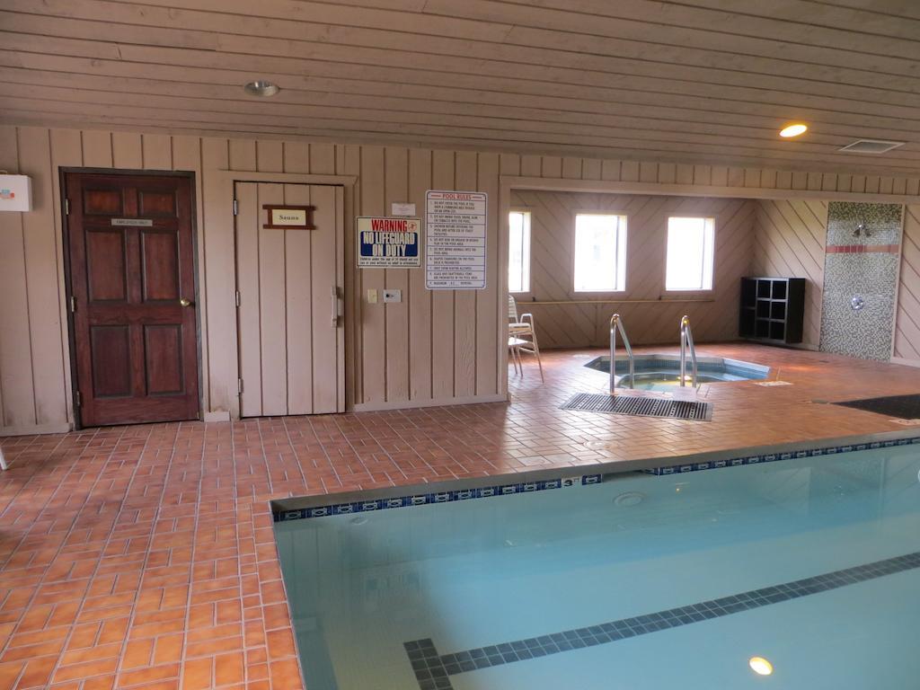 Отель Ramada By Wyndham Wisconsin Dells I-90 Экстерьер фото
