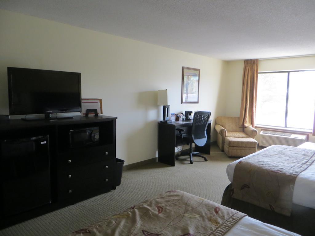 Отель Ramada By Wyndham Wisconsin Dells I-90 Экстерьер фото