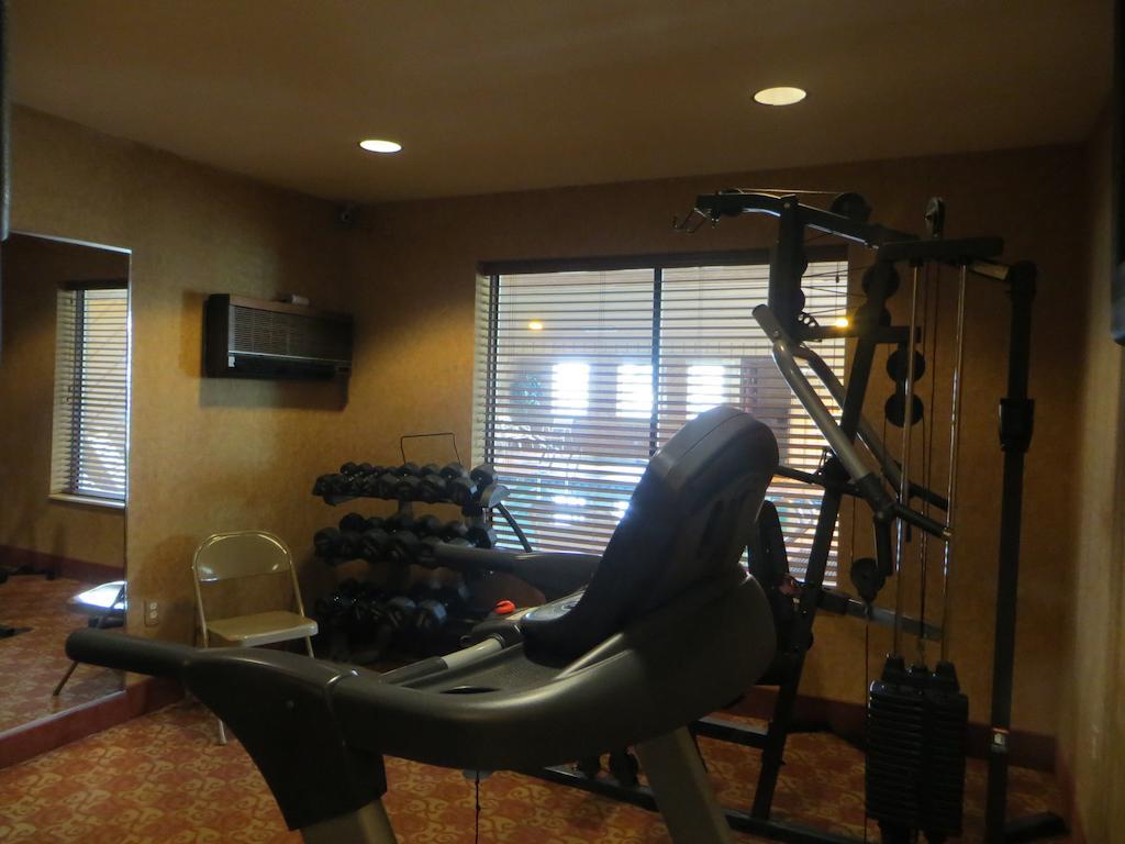Отель Ramada By Wyndham Wisconsin Dells I-90 Экстерьер фото