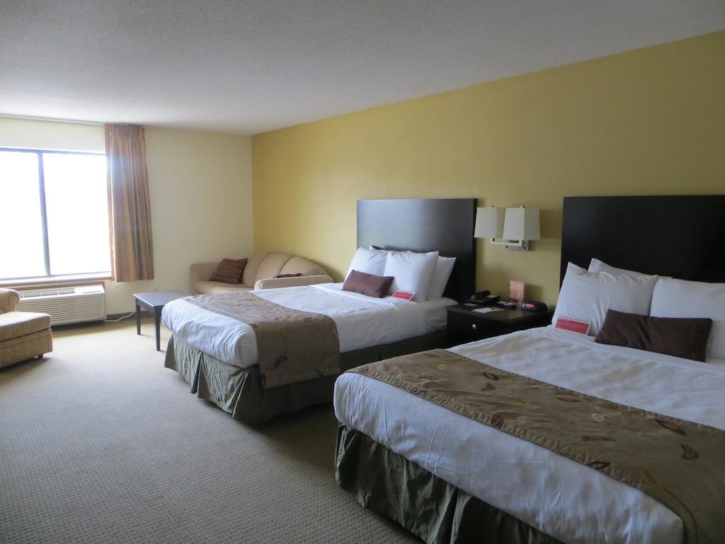 Отель Ramada By Wyndham Wisconsin Dells I-90 Экстерьер фото