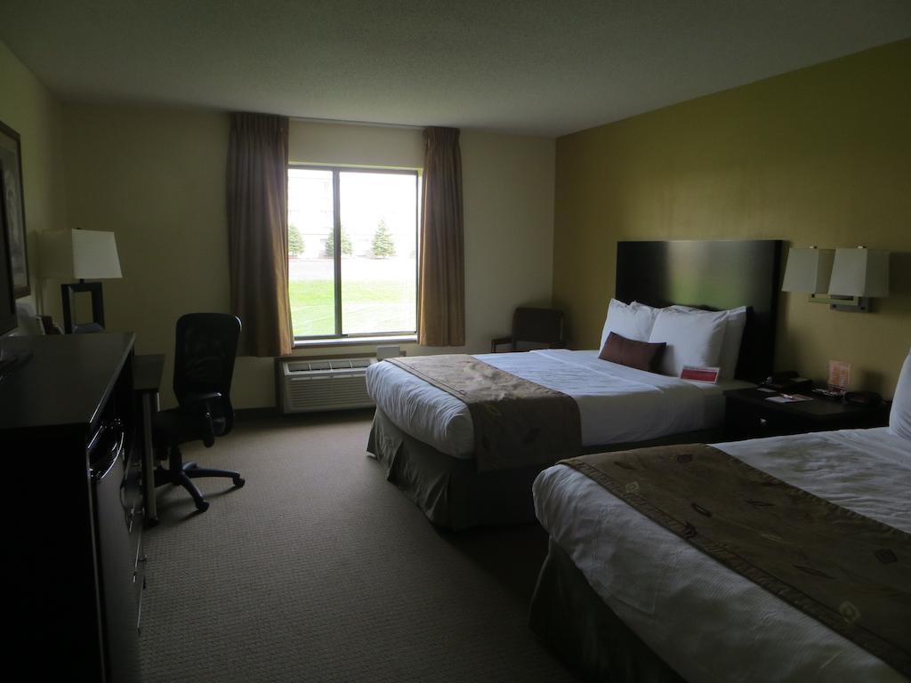 Отель Ramada By Wyndham Wisconsin Dells I-90 Экстерьер фото