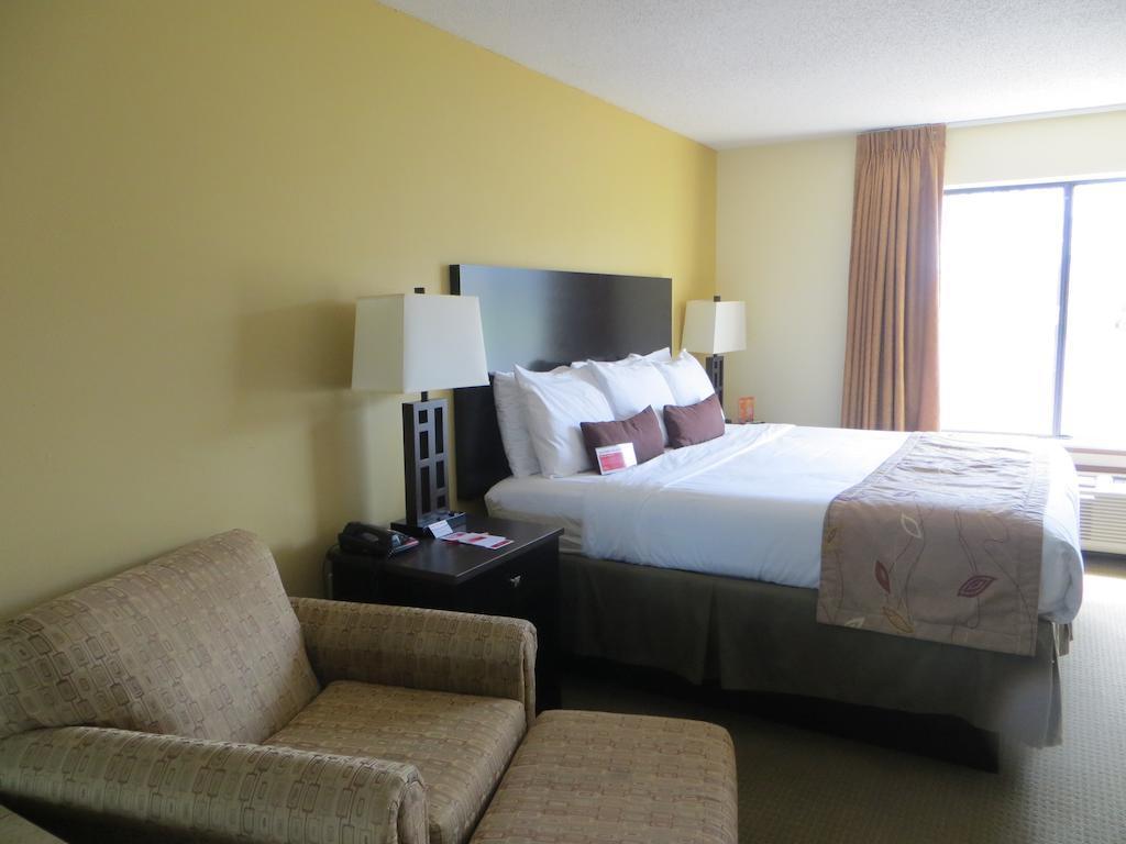 Отель Ramada By Wyndham Wisconsin Dells I-90 Экстерьер фото