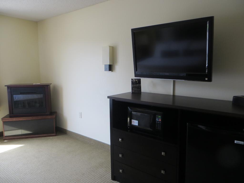 Отель Ramada By Wyndham Wisconsin Dells I-90 Экстерьер фото