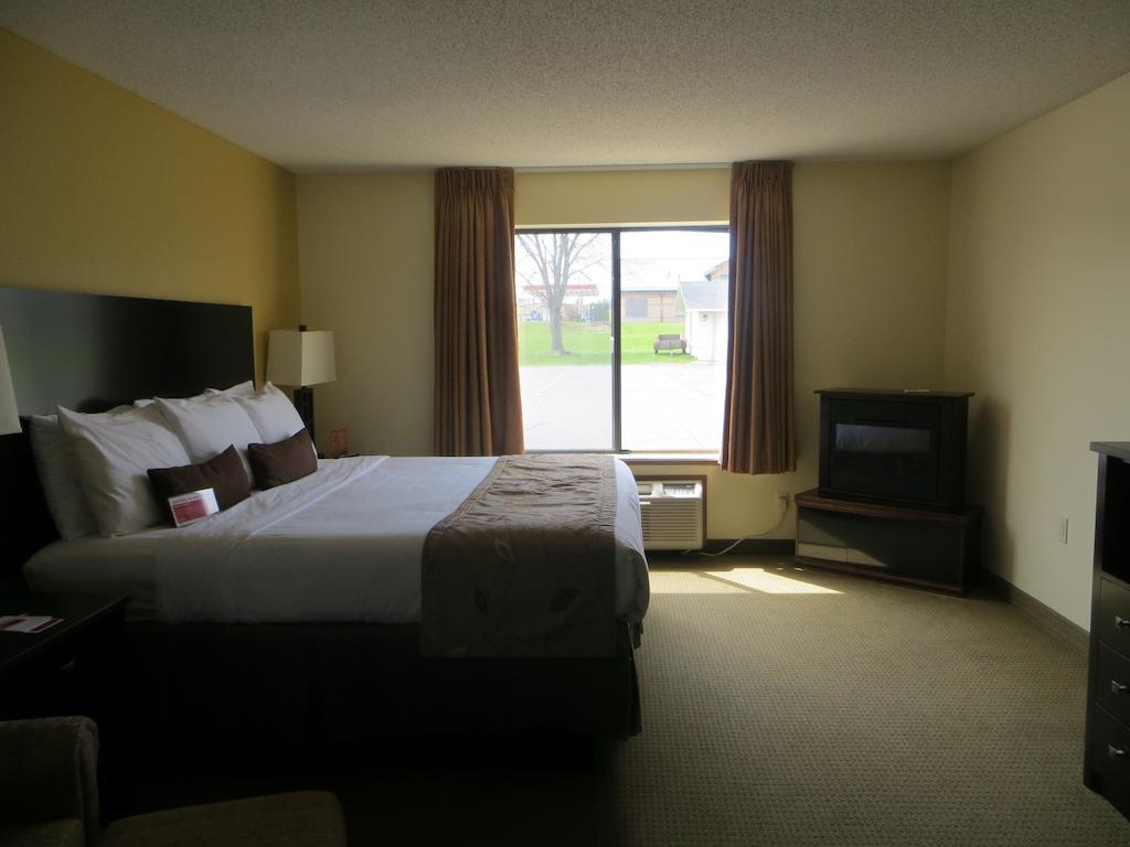 Отель Ramada By Wyndham Wisconsin Dells I-90 Экстерьер фото