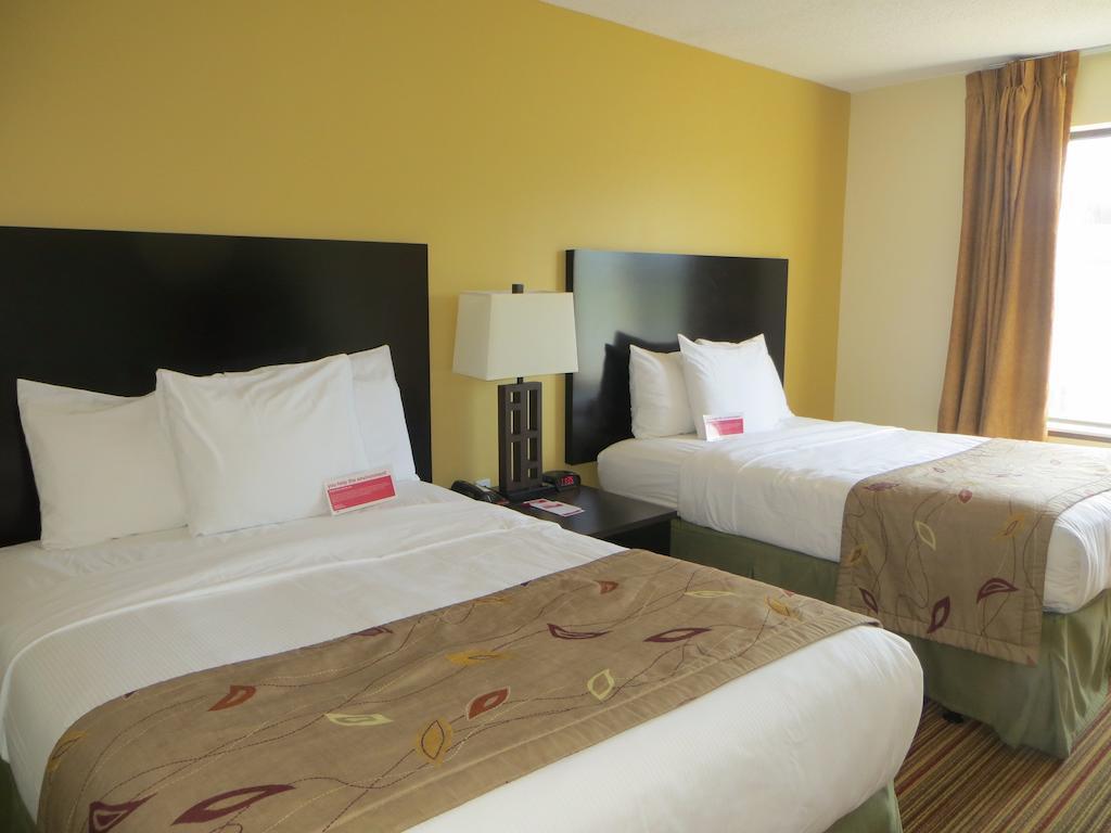 Отель Ramada By Wyndham Wisconsin Dells I-90 Экстерьер фото