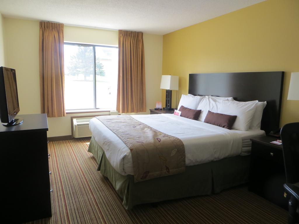 Отель Ramada By Wyndham Wisconsin Dells I-90 Экстерьер фото