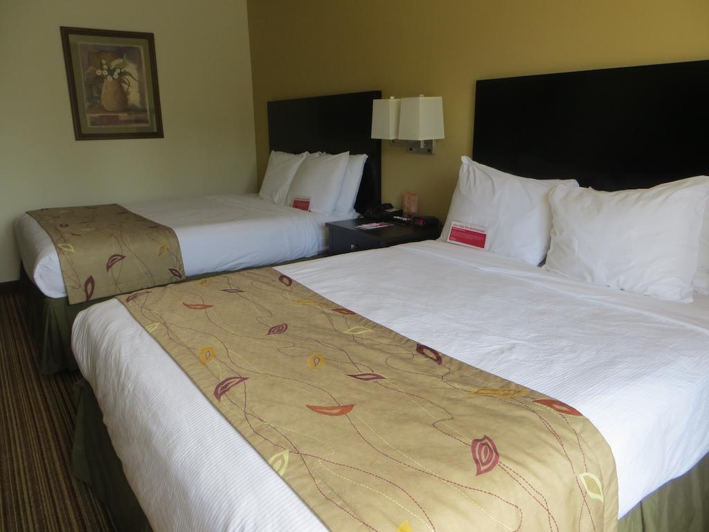 Отель Ramada By Wyndham Wisconsin Dells I-90 Экстерьер фото